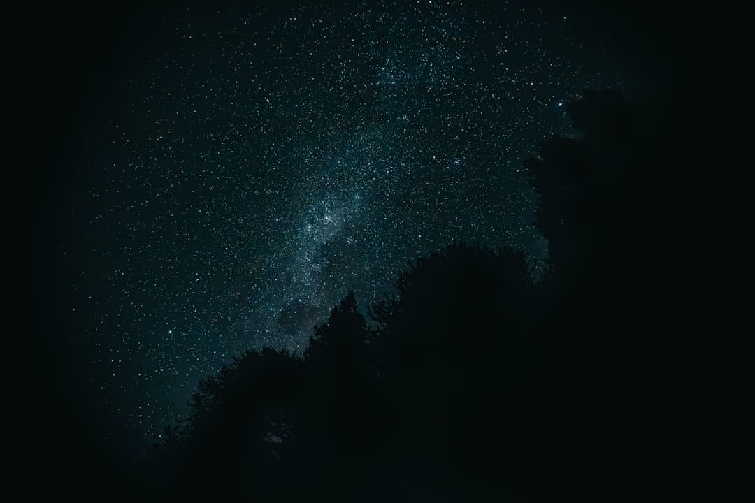上纬新材：上半年成绩或降三成 今天复牌